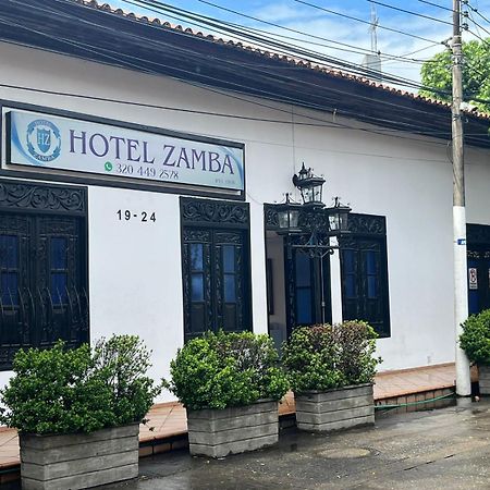 Hotel Zamba จีราร์ดอท ภายนอก รูปภาพ