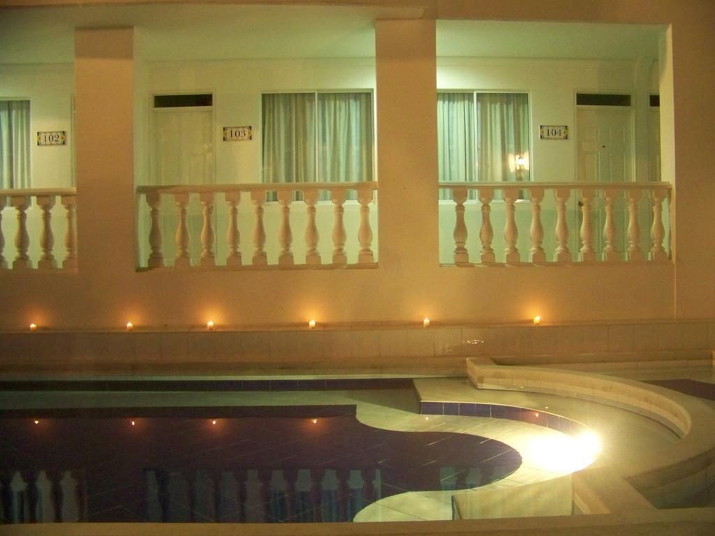 Hotel Zamba จีราร์ดอท ภายนอก รูปภาพ