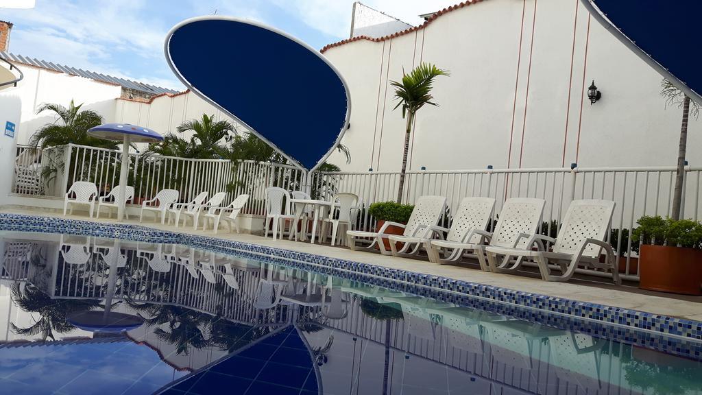 Hotel Zamba จีราร์ดอท ภายนอก รูปภาพ