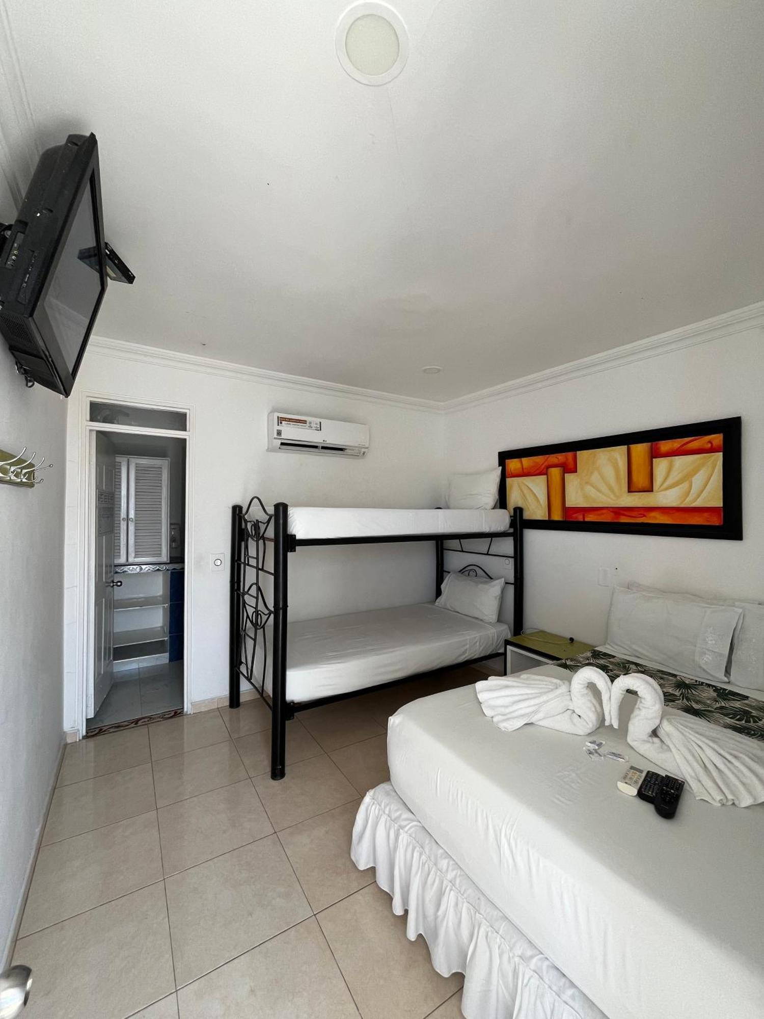 Hotel Zamba จีราร์ดอท ภายนอก รูปภาพ