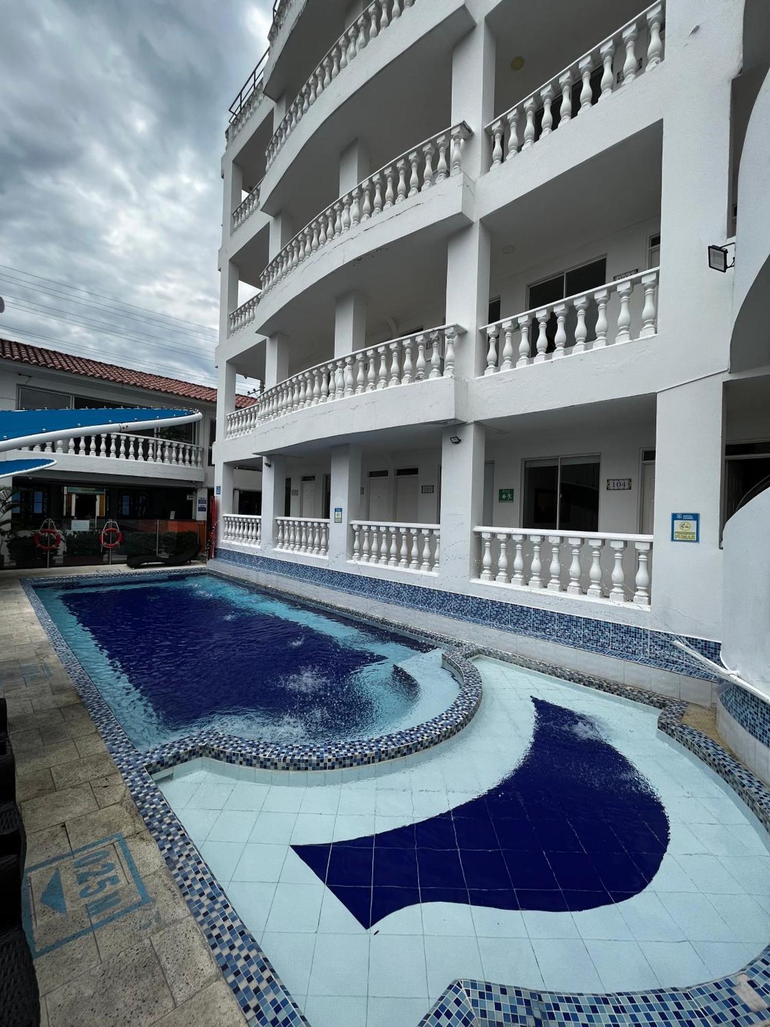 Hotel Zamba จีราร์ดอท ภายนอก รูปภาพ