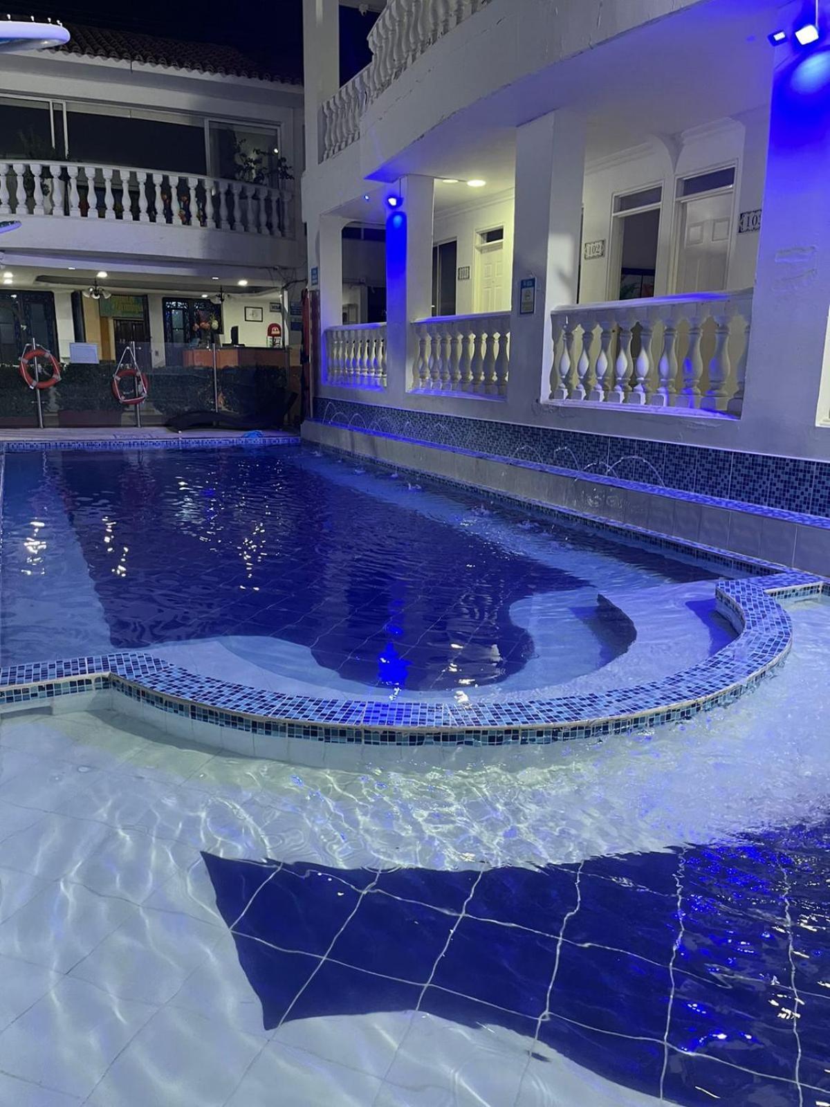 Hotel Zamba จีราร์ดอท ภายนอก รูปภาพ