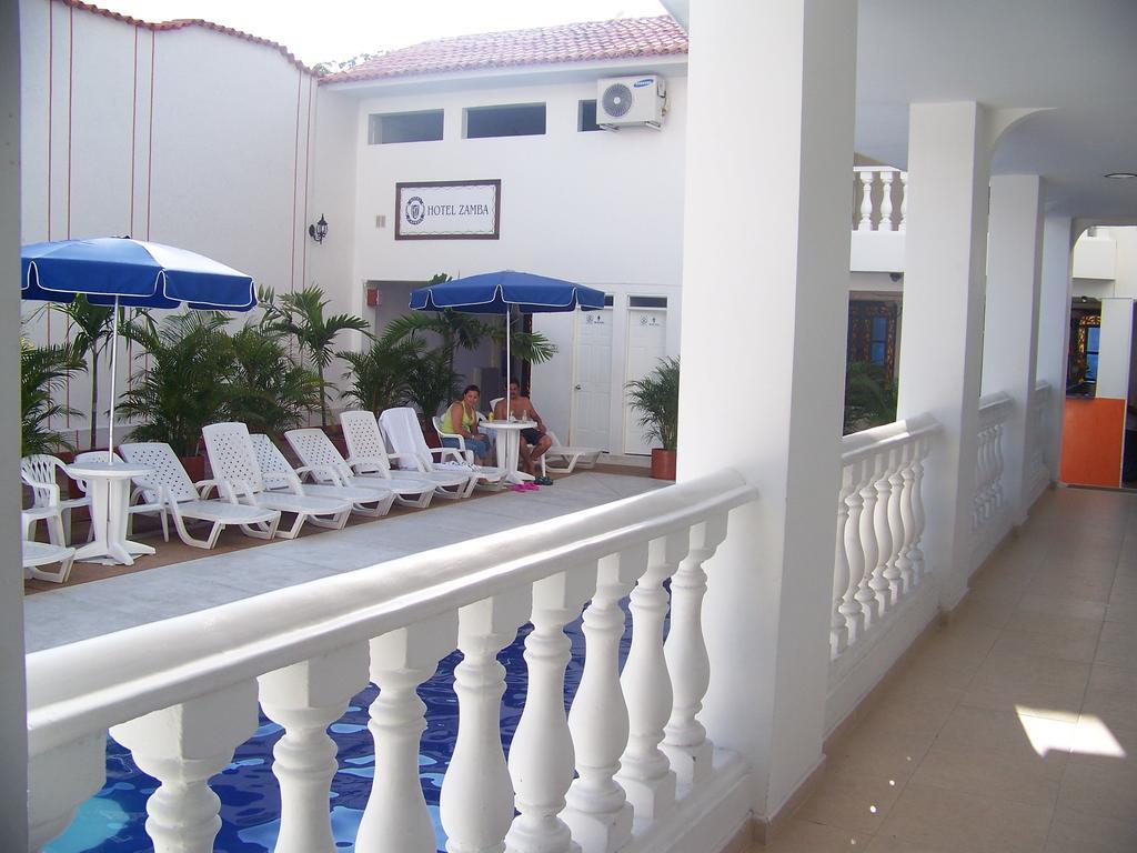 Hotel Zamba จีราร์ดอท ภายนอก รูปภาพ