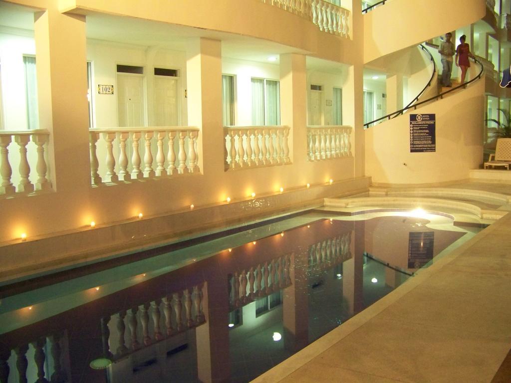 Hotel Zamba จีราร์ดอท ภายนอก รูปภาพ