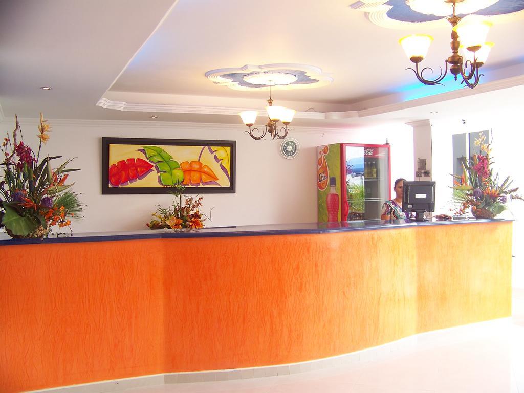 Hotel Zamba จีราร์ดอท ภายนอก รูปภาพ