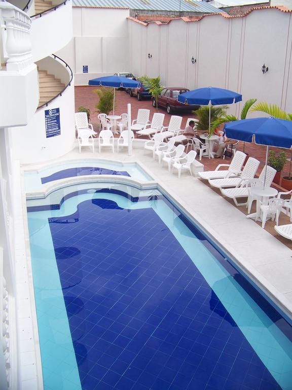 Hotel Zamba จีราร์ดอท ภายนอก รูปภาพ