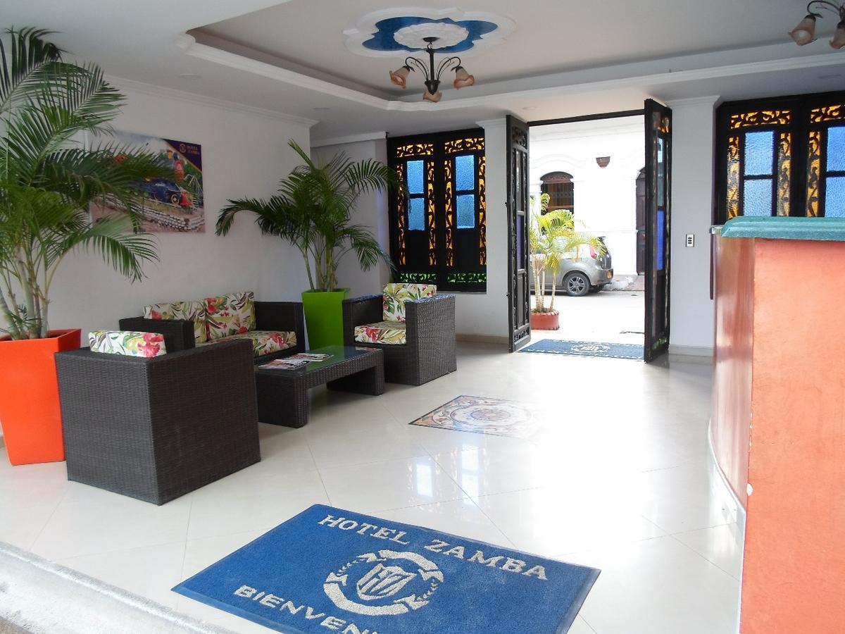 Hotel Zamba จีราร์ดอท ภายนอก รูปภาพ