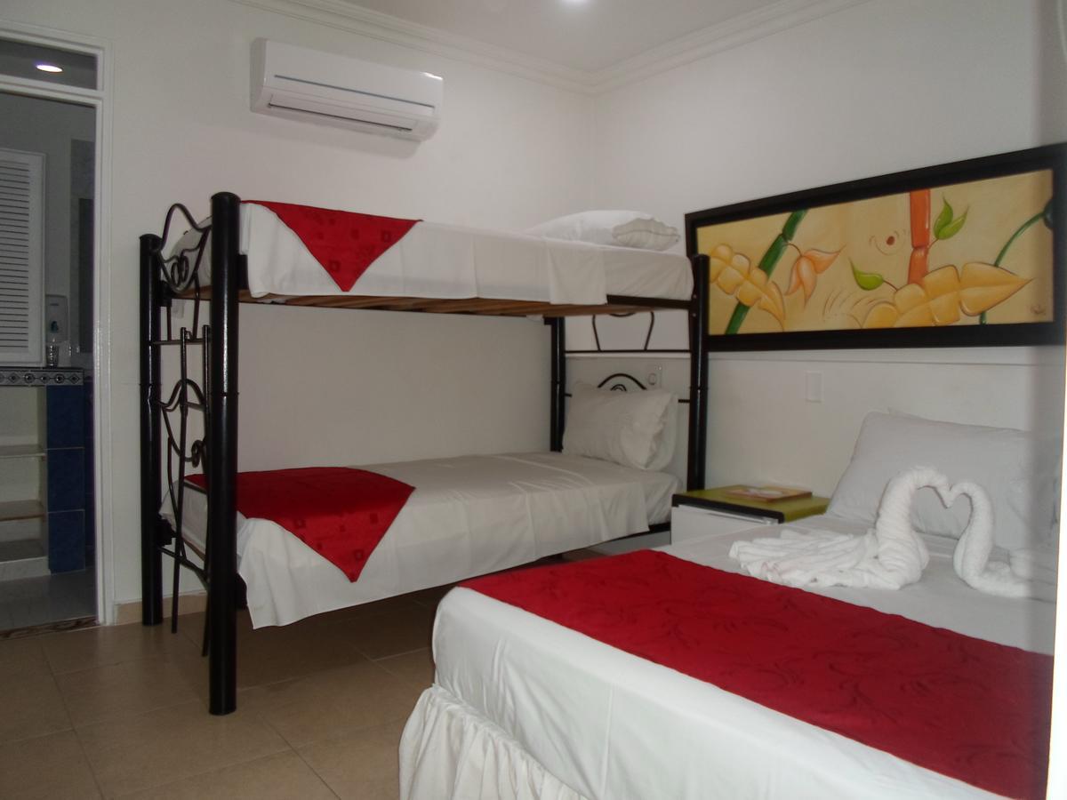 Hotel Zamba จีราร์ดอท ภายนอก รูปภาพ